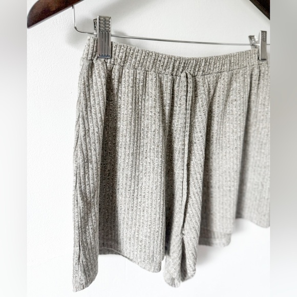 HYFVE Ribbed Shorts - Picture 2 of 4